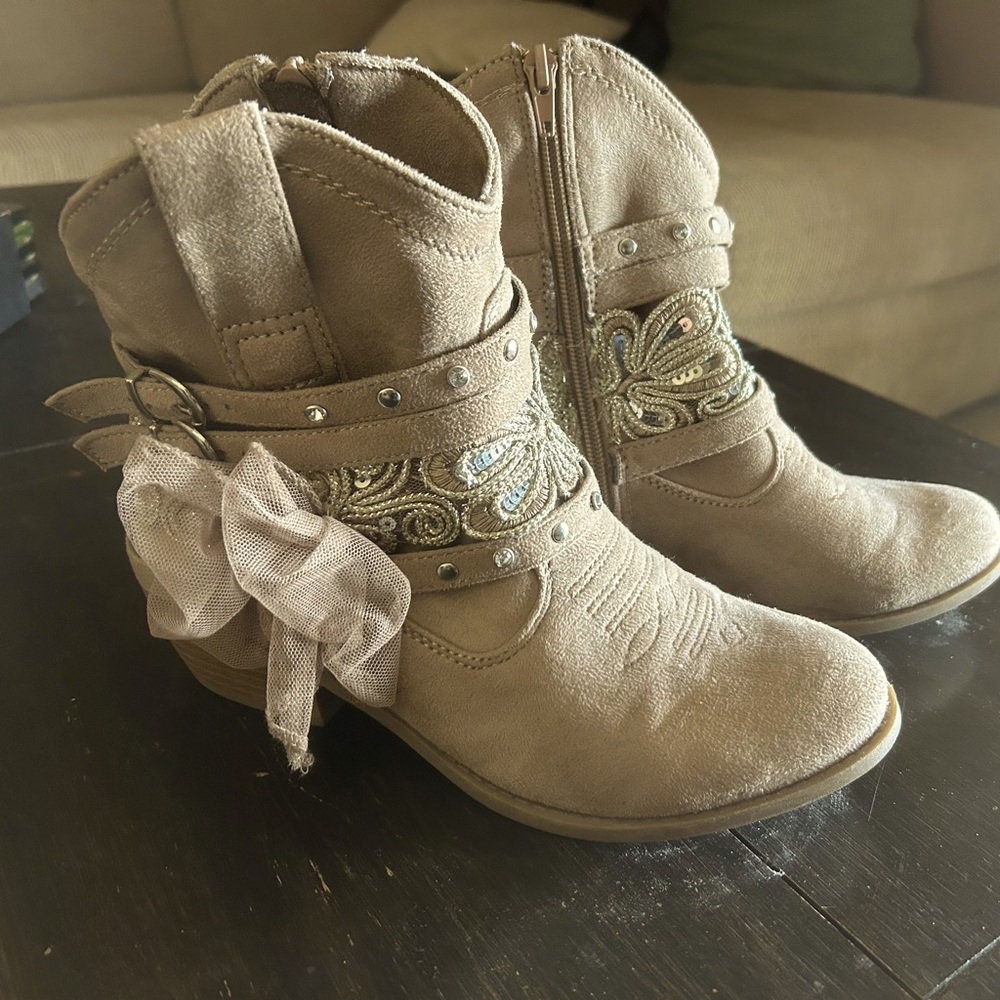 Womens size 7 Not rated half boot